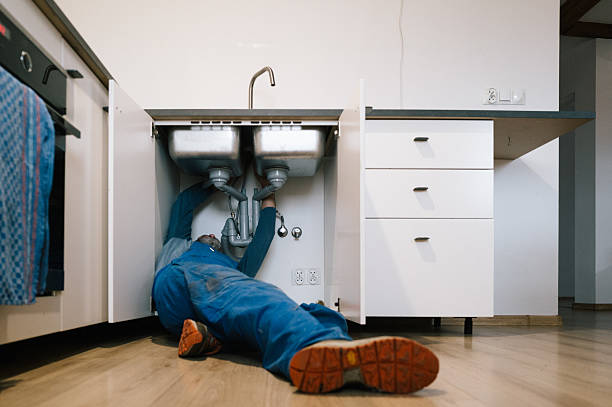 Professional Leak Detection technician working in Lake Park, FL